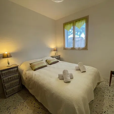 Casa Nunziada In Garden Level, Quiet And Bright Apartment